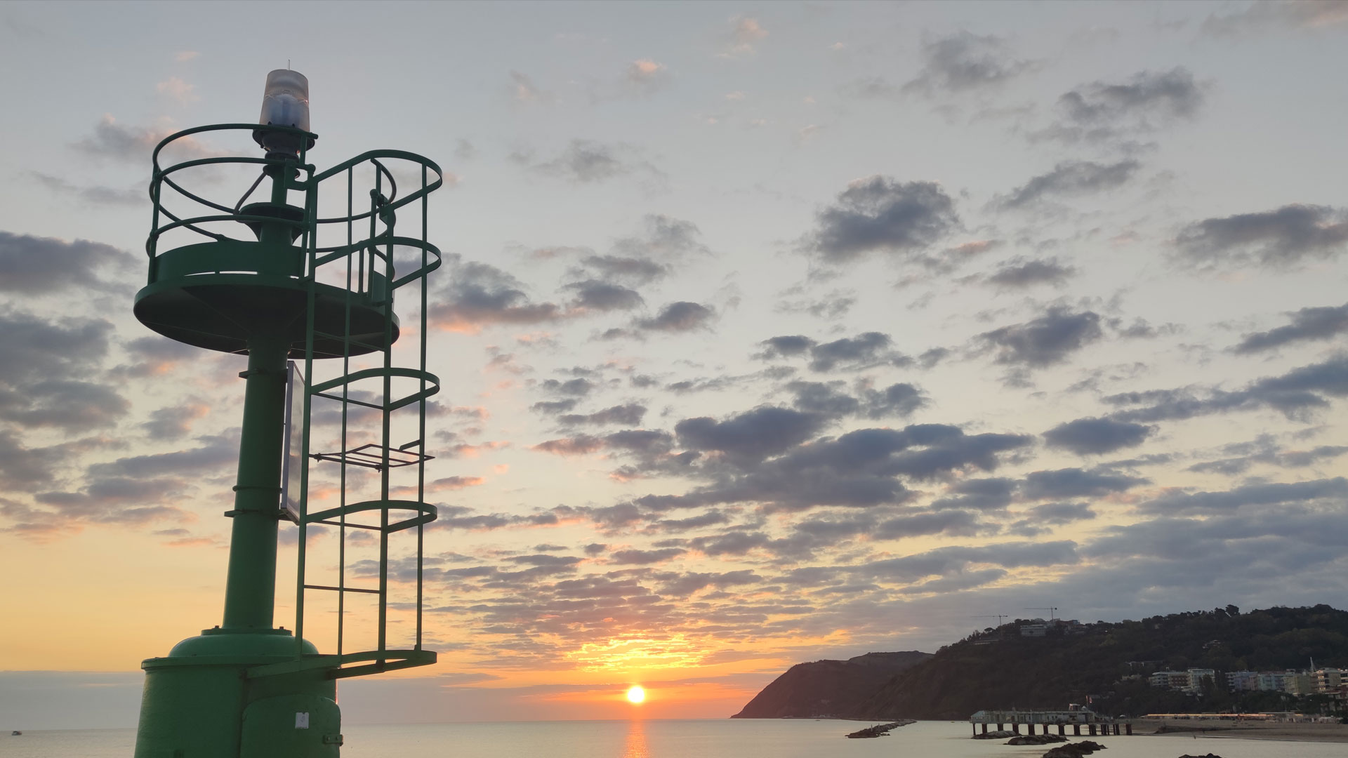 Alba dal porto di Cattolica